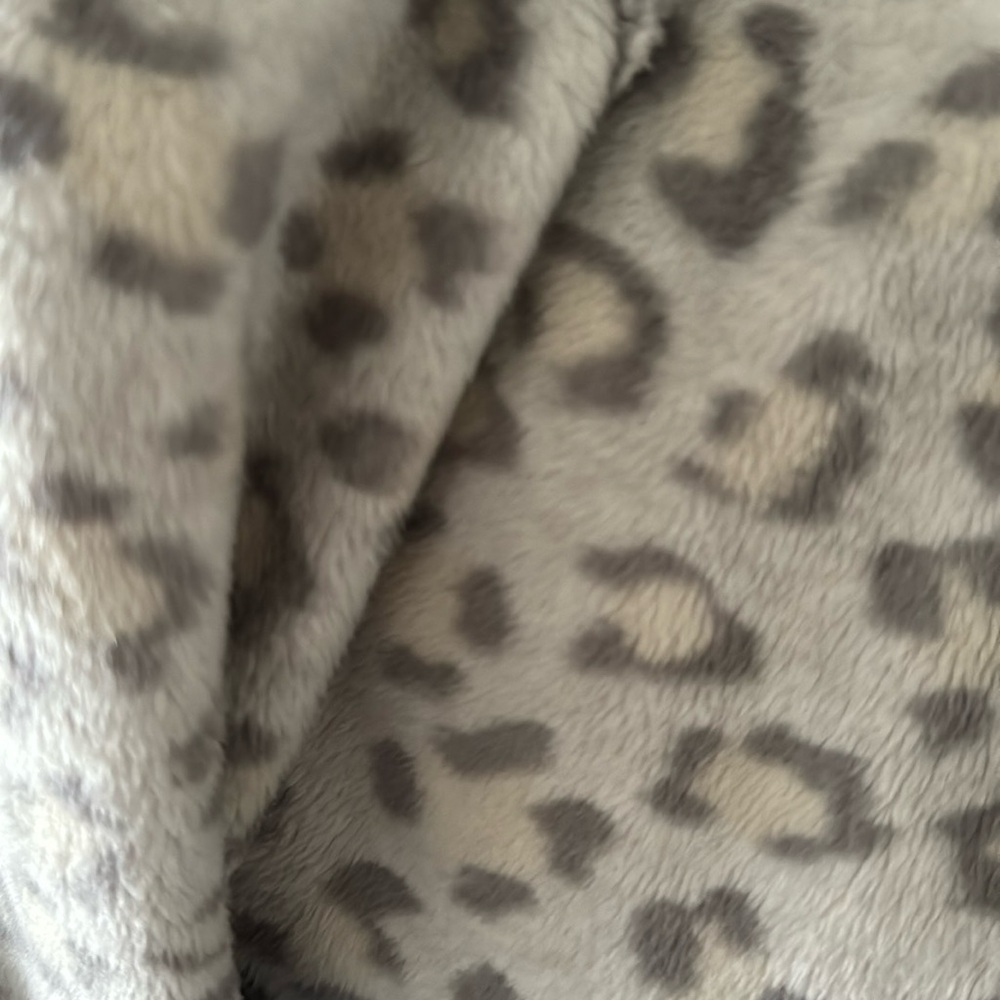 Leopard Print Hooded Robe - Picture 5 of 5